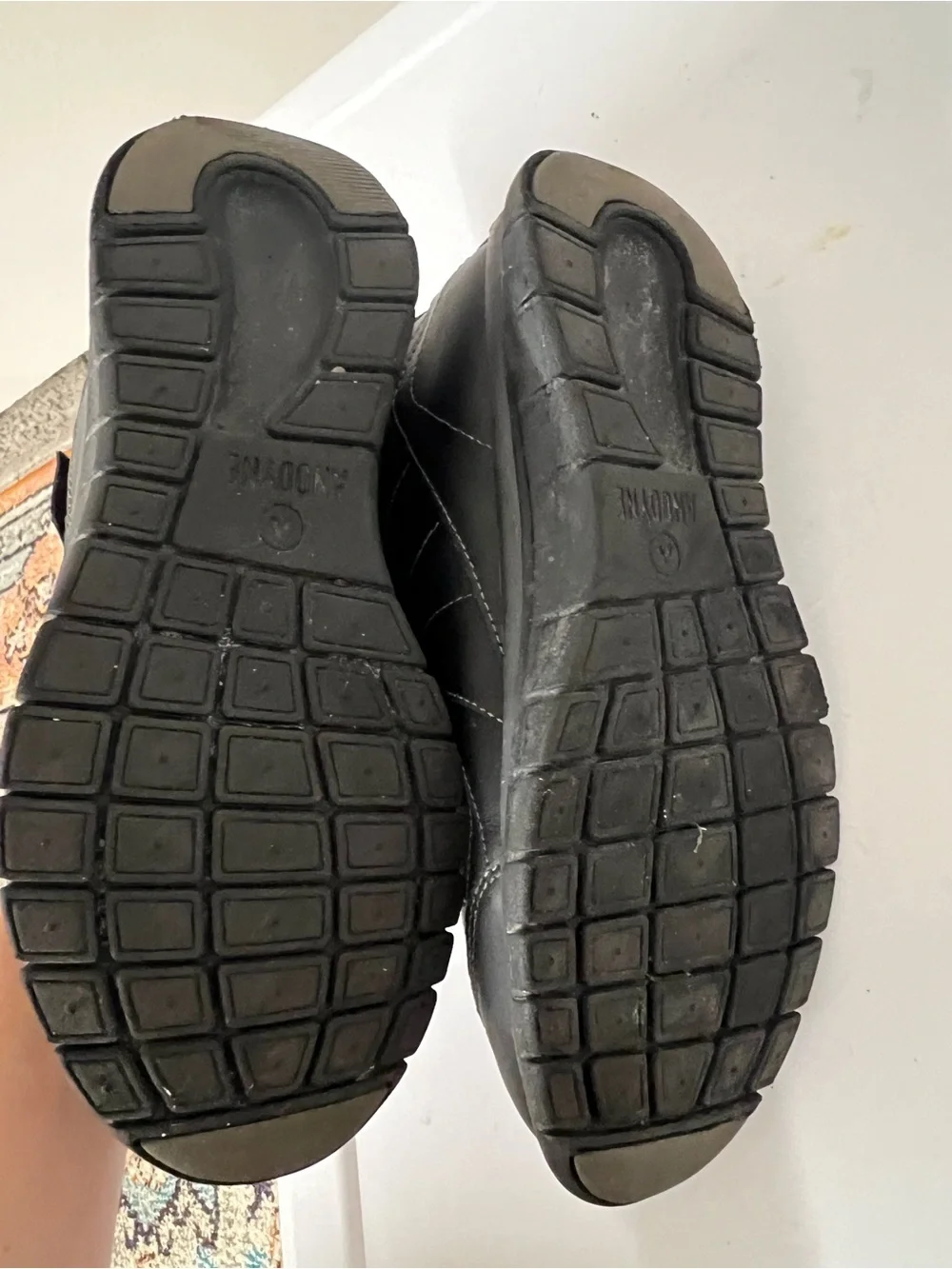 Anodyne No. 31 Orthopedic Work/Walking shoes (no insoles- great for orthotics